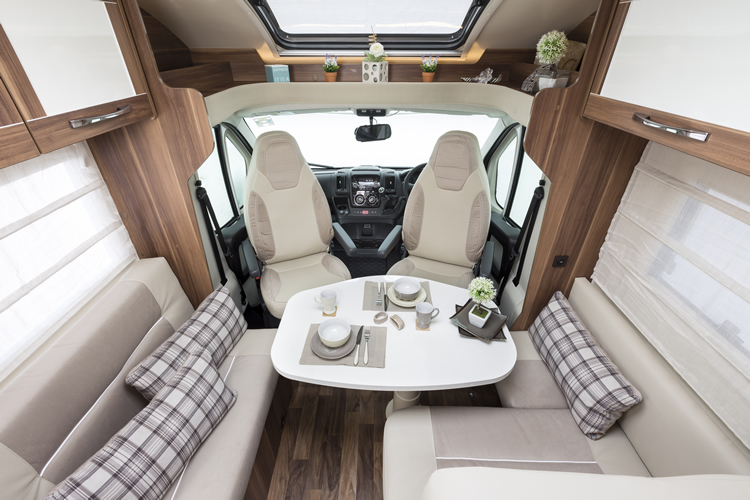 Auto Roller 694 Dining Area