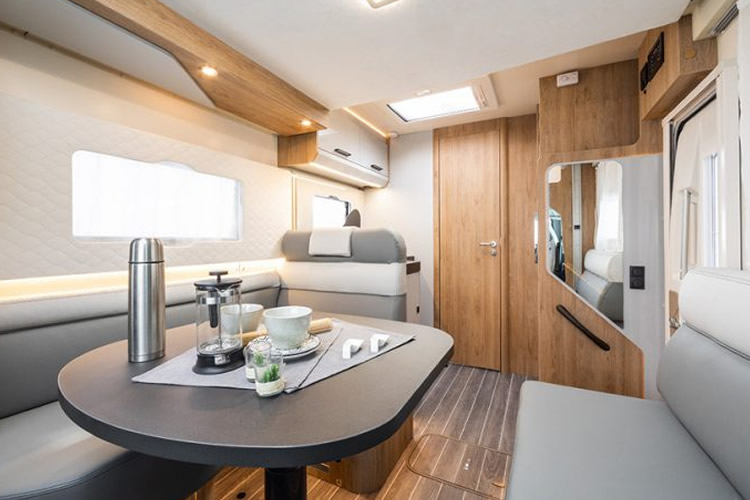 T Line 590 Front Lounge